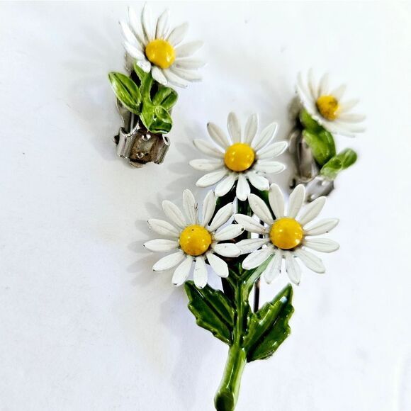 Vintage 1960's Demi Parure Metal Enameled Daisy Floral Brooch Pin Earrings Set - Picture 5 of 7
